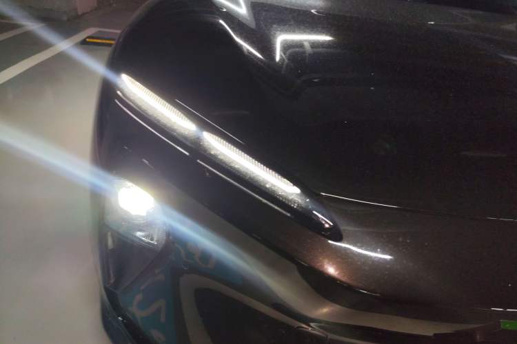 Used Nio ET5T 2024 75kWh Touring Right Front Headlight