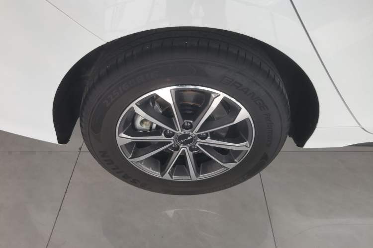 Used BYD Destroyer 05 2024 HONOR Edition DM-i 55KM Luxury Model Right Rear Wheel Hub