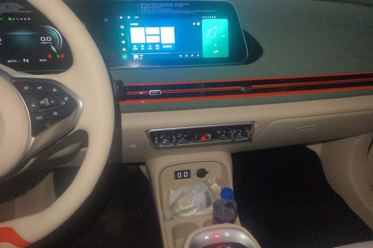 Used ORA Good Cat 2022 Morandi Edition 400km Standard Range Premium Version Lithium-Ion Battery
