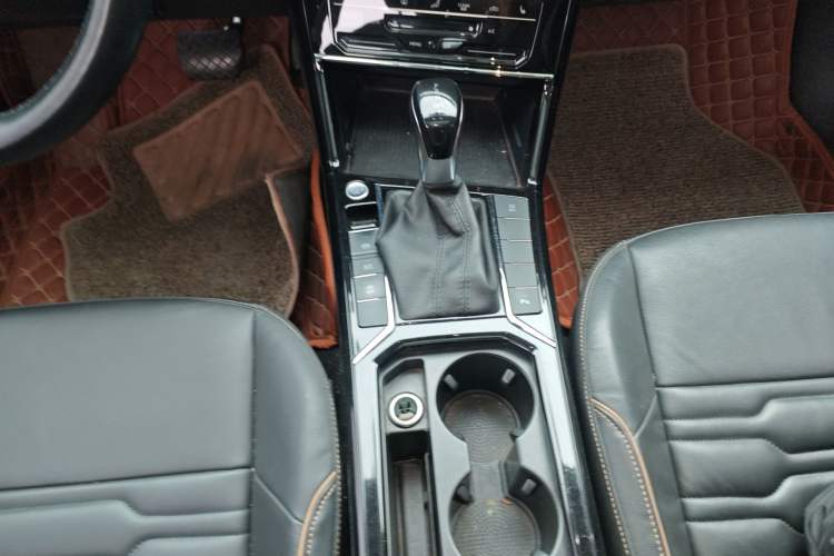 Used Volkswagen Passat 2020 330TSI Elite Edition China VI Gear Lever