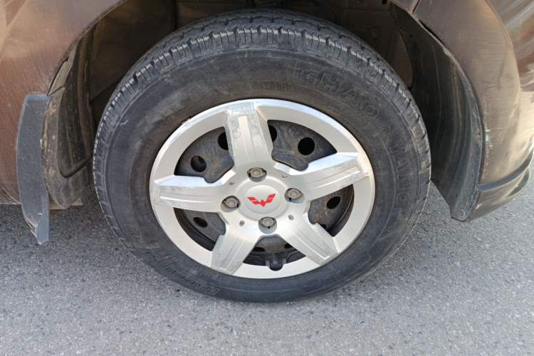 Used Wuling Hongguang 2015 1.2L S Base Model China IV Right Front Wheel Hub