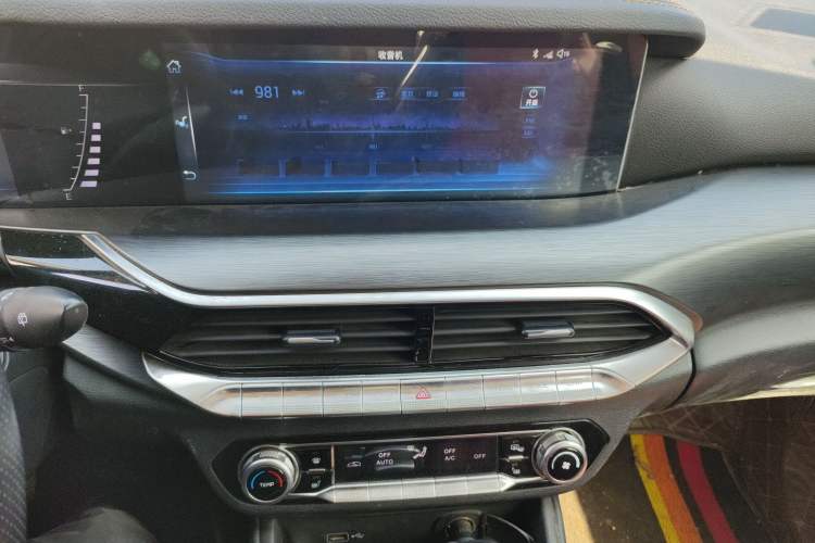 Used Bestune T77 2019 Facelift 230 TID Automatic Luxury Version China V Emission Standard
