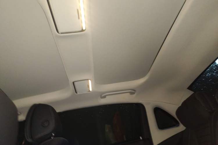 Used Mercedes-Benz E-Class New Energy 2021 E 350 e L Plug-in Hybrid Sports Sedan Headliner