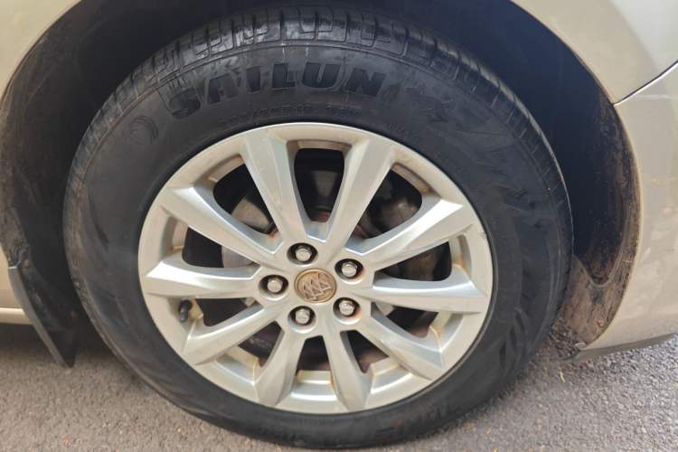 Used Buick GT 2013 GT 1.6L Manual Entry-Level Model Right Front Wheel Hub