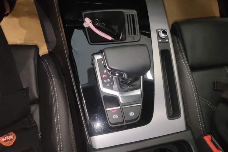 Used Audi Q5L 2022 40T Fashionable and Dynamic Model
