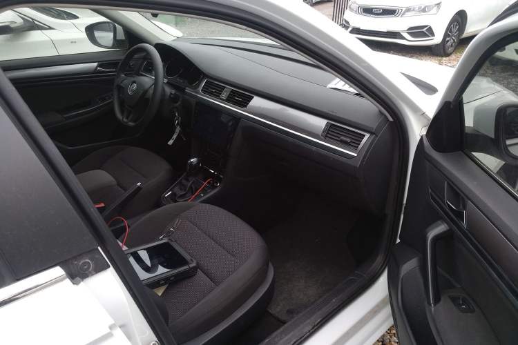 Used Volkswagen Bora 2018 1.5L Automatic Fashion Model Right Front Seat