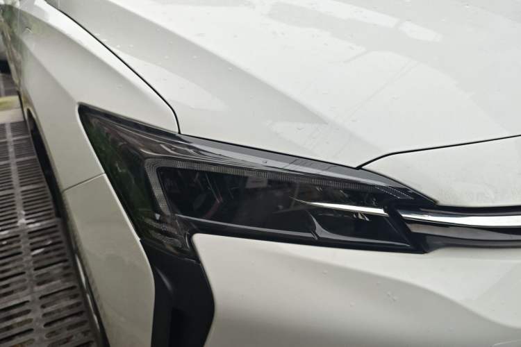 Used Buick Velite 6 2024 450km Range Commuter Version Right Front Headlight