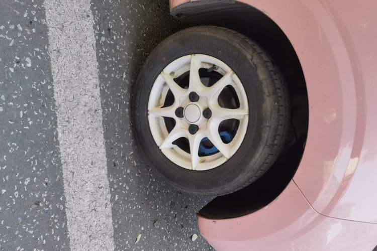 Used Roewe Clever 2022 311km QiQi BoBo Edition Right Front Wheel Hub