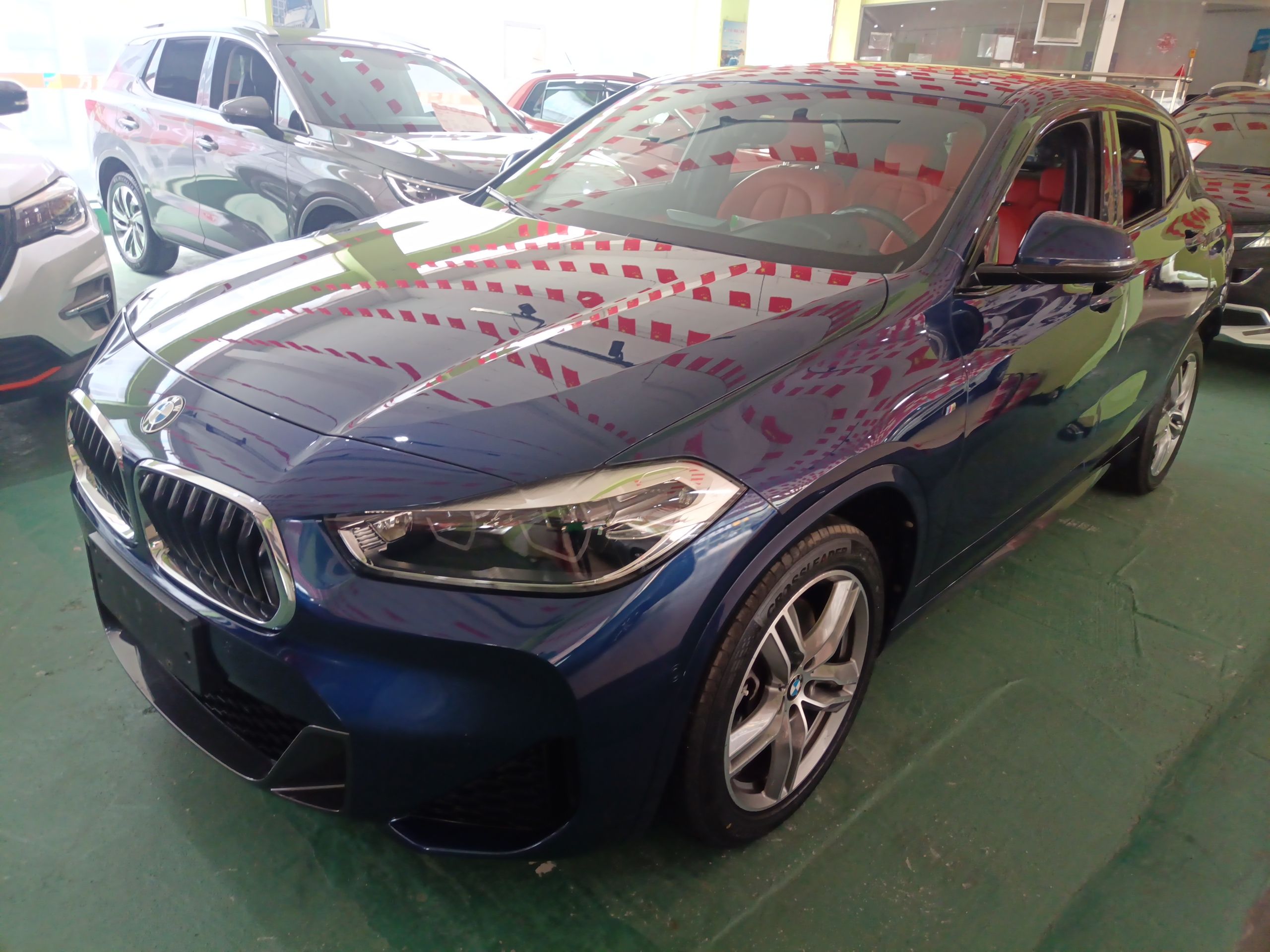 Под передней частью автомобиля