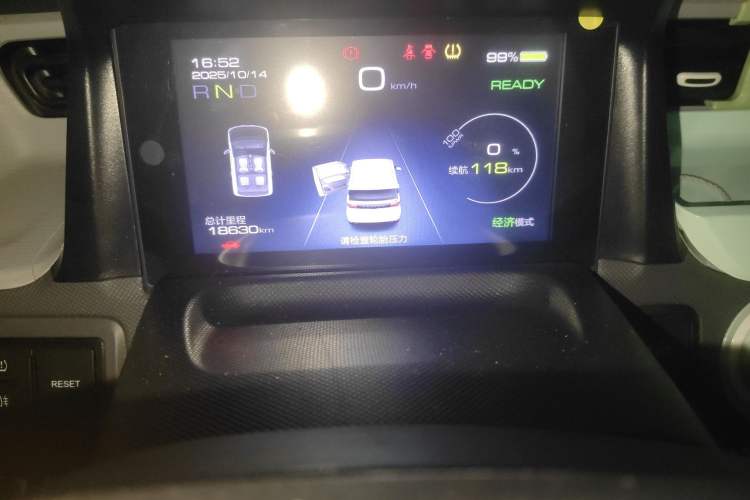 Used Wuling Hongguang MINIEV 2021 Macaron Fashion Model Lithium Iron Phosphate
