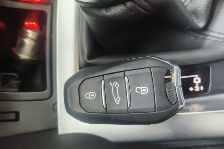 Used DS 6 2014 1.6T Luxury Edition THP160
