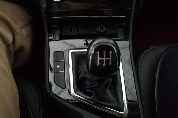 Used Chery Arrizo 5 2024 1.5L Manual Fashion Edition Gear Lever