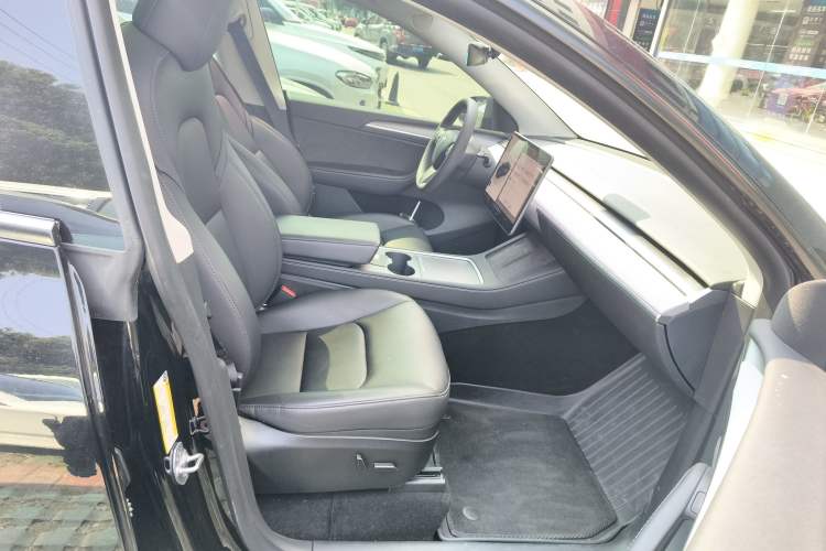 Used Tesla Model Y 2023 Long-Range All-Wheel-Drive Version