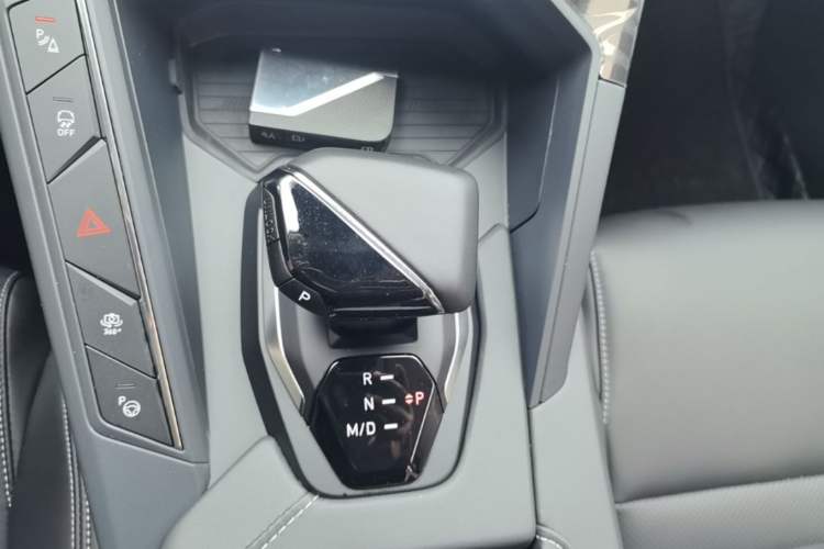 Used Lynk & Co 06 2023 Remix 1.5T Shero Gear Lever