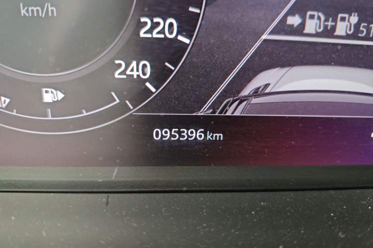 Used Land Rover Range SportNew Energy 2019 P400e HSE Odometer Close Up