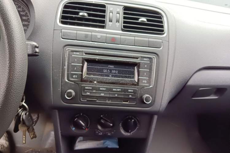 Used Volkswagen Polo 2013 1.6L Manual Comfort Edition