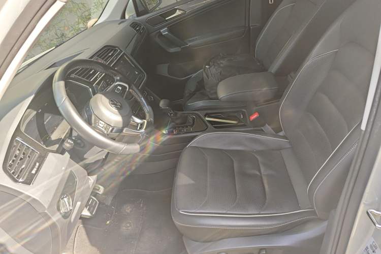 Used Volkswagen Tiguan L 2021 330TSI Automatic Two-Wheel Drive R-Line Flagship Edition
