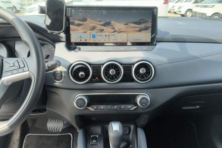 Used Nissan Qashqai 2025 Facelifted Honor 2.0L CVT XV Genuine Edition Audio And AC Panel