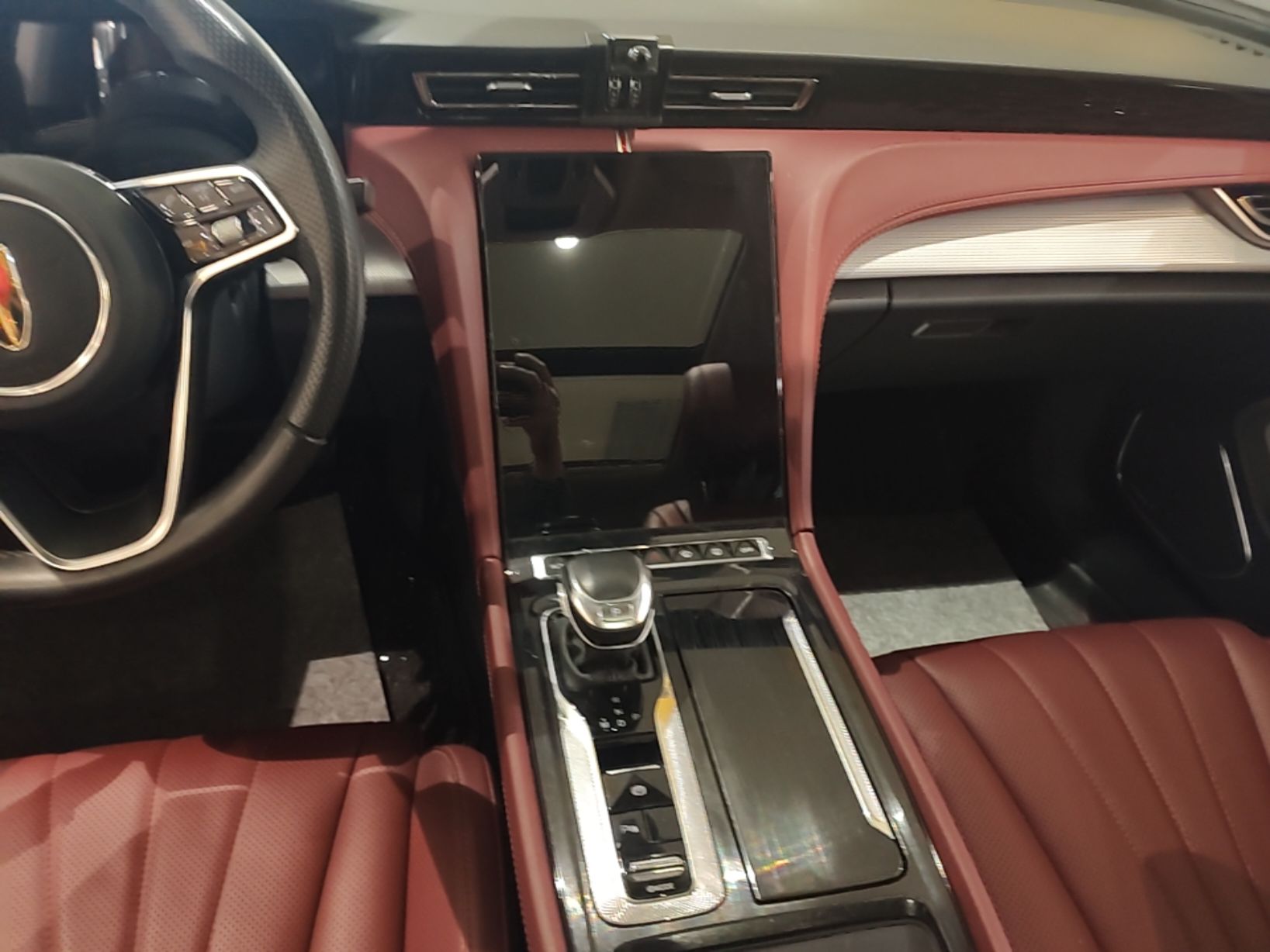 Hongqi H5 2024 2.0T Automatic Smart Connect Flagship Edition - Chinese Trim Xiang — снимка 15