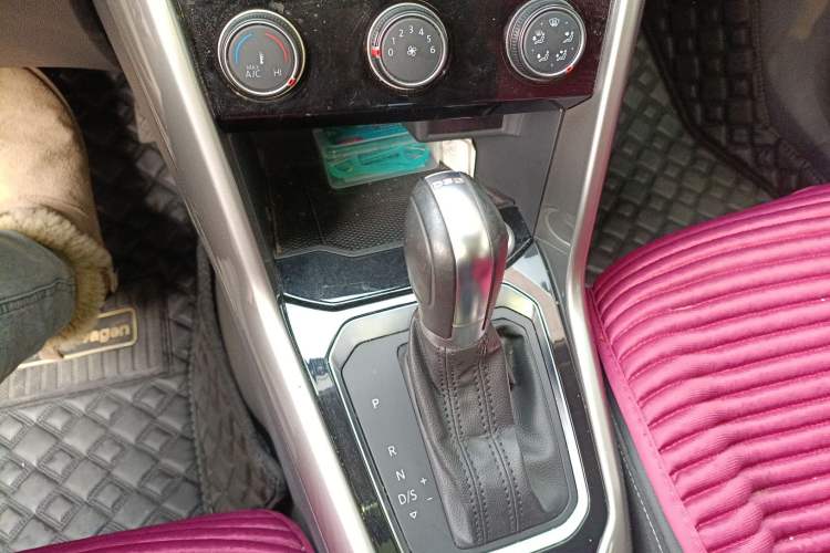 Used Volkswagen T-ROC 2019 230TSI DSG Two-Wheel-Drive Advanced Version China VI Standard
