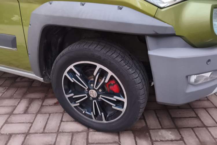 Used BAIC Off-Road BJ20 2016 1.5T CVT Luxury Model Right Front Wheel Hub