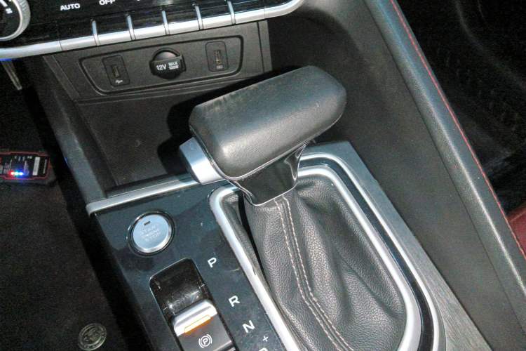 Used CHANGAN Eado 2021 PLUS Blue Whale NE 1.4T GDI DCT Prestige Model Gear Lever