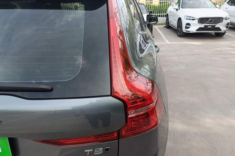 Used Volvo XC60 2021 T5 4x4 Smart Luxury Edition Exterior 3