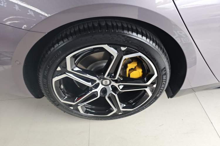 Used Xiaomi Auto SU7 2024 Rear-Drive Long-Range Intelligent Driving Version
