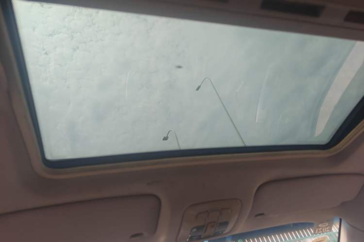 Used Brilliance H330 2013 1.5L Manual Luxury Model Headliner