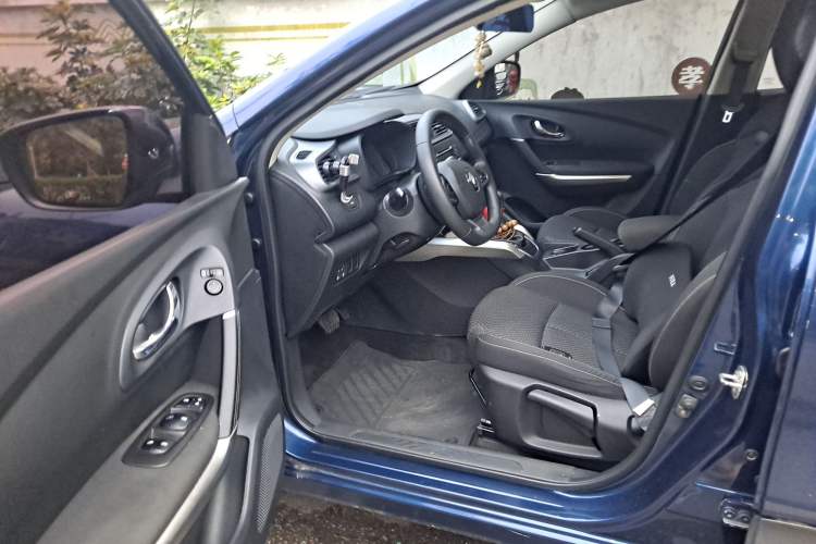 Used Renault Kadjar 2017 2.0L Two-Wheel Drive Fashion Edition
