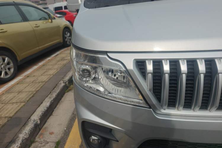 Used CHANGAN KAICHENG Ruixing M60 2023 1.5L GDI Elite-Class Passenger Vehicle 6/7 Seats Right Front Headlight