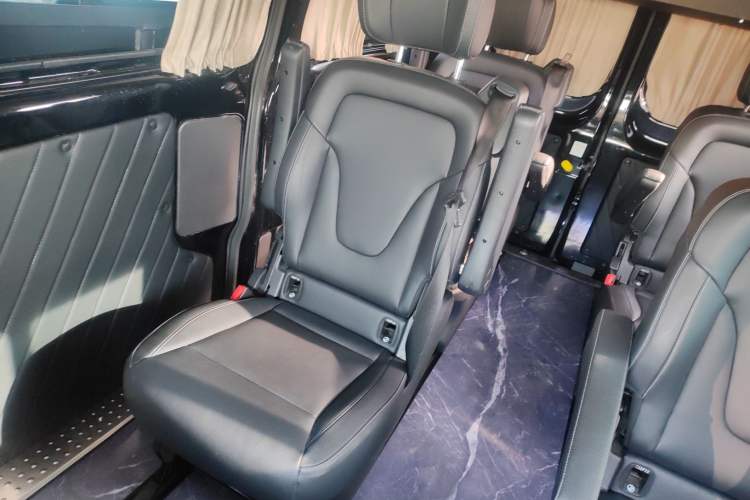 Used Ford Transit 2019 2.0T Diesel Multi-Purpose Commercial Vehicle Short Wheelbase Low Roof 6-Seater China VI Standard
