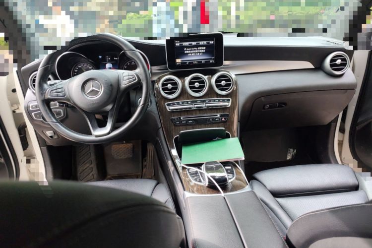 Used Mercedes-Benz GLC 2018 GLC 260 4MATIC Luxury Model Center Console