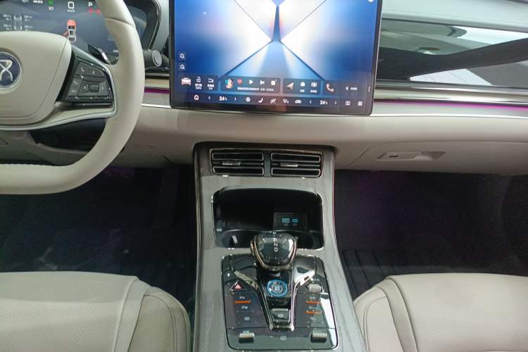 Used BYD Han 2025 EV with 701 km of Laser Radar-Enabled Intelligent Driving