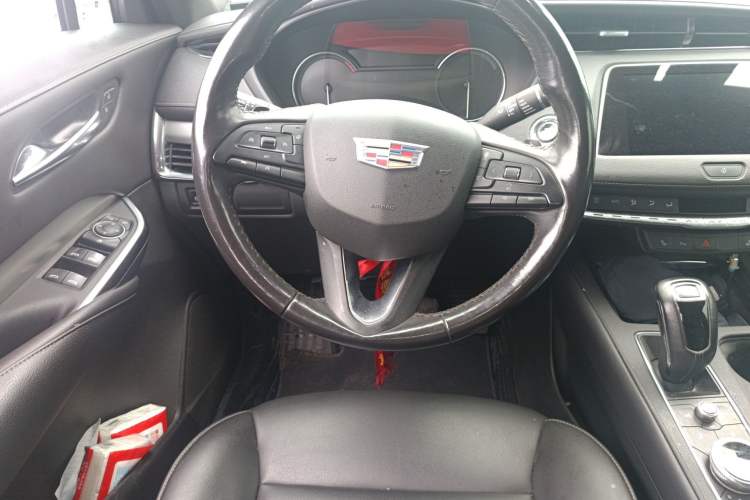 Used Cadillac XT4 2018 28T Two-Wheel Drive Leading Version
