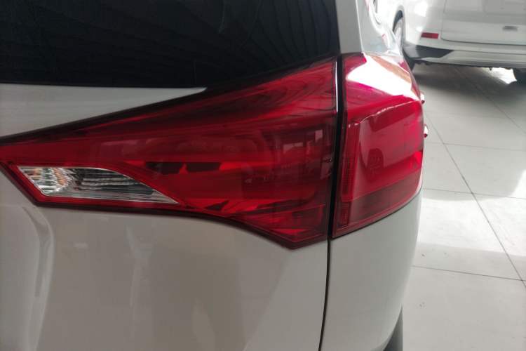 Used Toyota RAV4 2015 2.5L Automatic 4x4 Elite Edition
