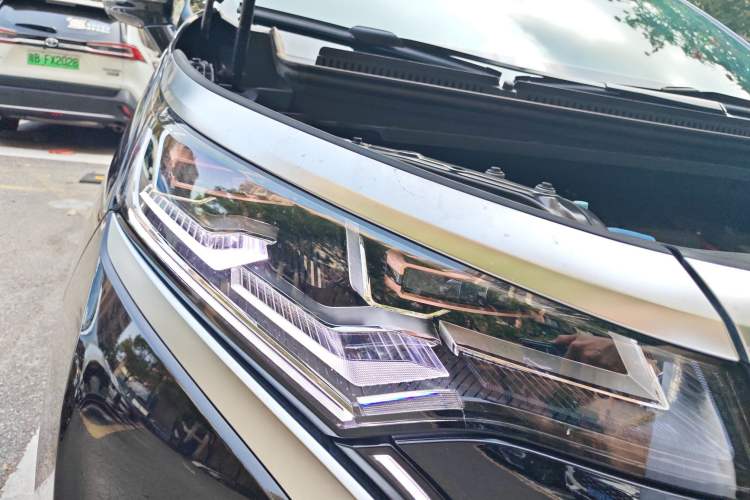 Used Denza D9 2022 DM-i 970 Four-Wheel Drive Flagship Model
