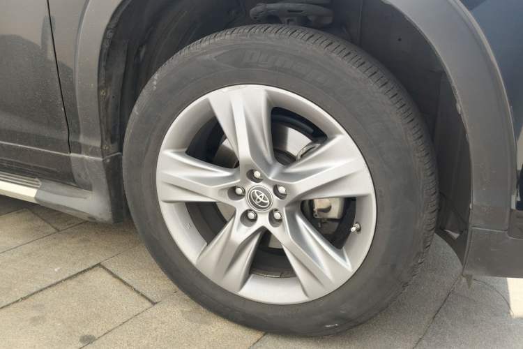 Used Toyota Highlander 2018 2.0T Two-Wheel Drive Prestige Version 7 Seats China V Emission Standard