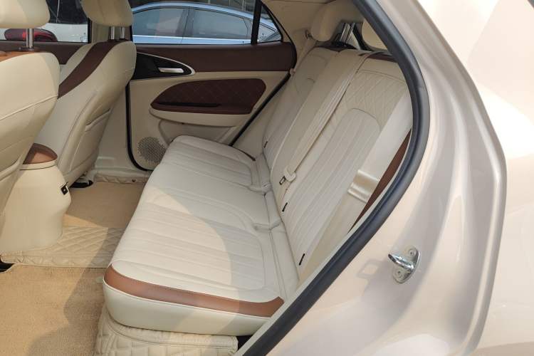 Used ORA Good Cat 2022 400km Standard Range Luxury Version Lithium Iron Phosphate Left Rear Seat