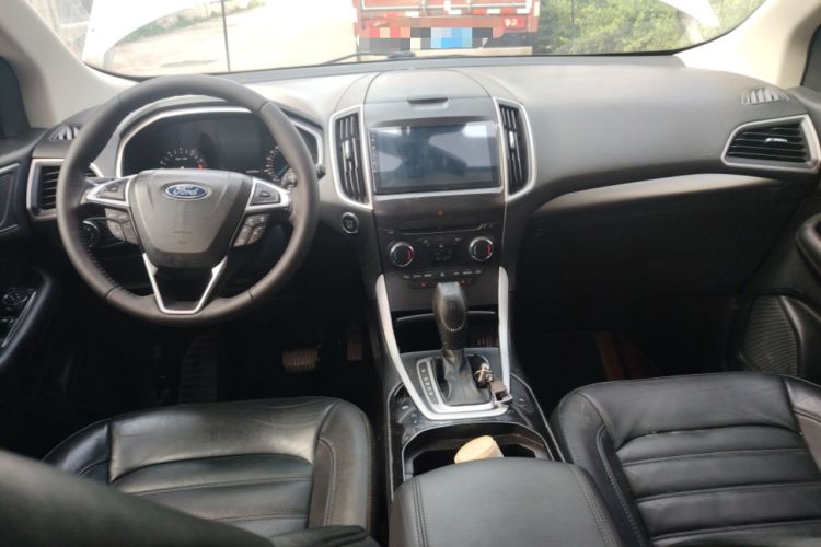 Used Ford Edge 2018 EcoBoost 245 Two-Wheel-Drive Platinum Edition 5 Seats Center Console