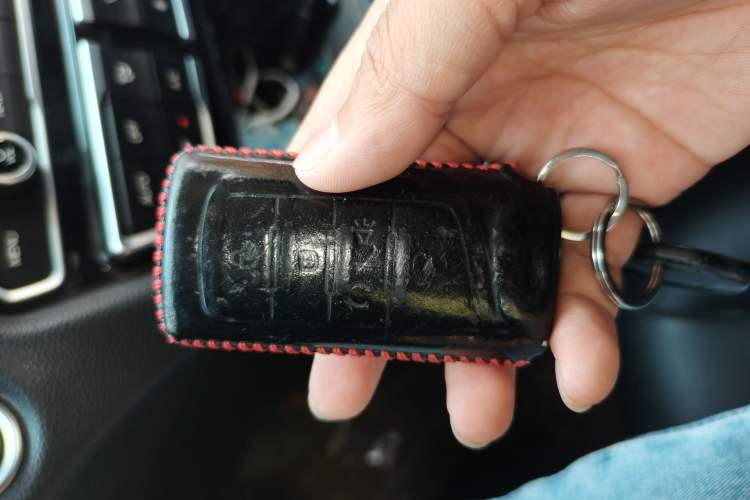 Used GAC Trumpchi GS8 2017 320T Two-Wheel Drive Luxury Smart Connectivity Version (7 Seats) Vehicle Key