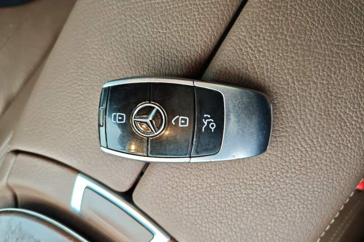 Used Mercedes-Benz E-Class 2016 E 200 L
