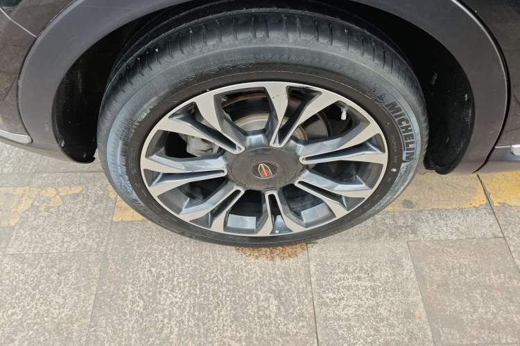 Used Hongqi HS5 2022 2.0T Smart Connect Flagship All-Wheel-Drive Version Right Rear Wheel Hub
