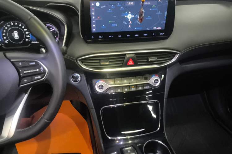 Used Hyundai Santa Fe 2020 380 TGDi Automatic Two-Wheel Drive GLS Luxury Edition Audio And AC Panel