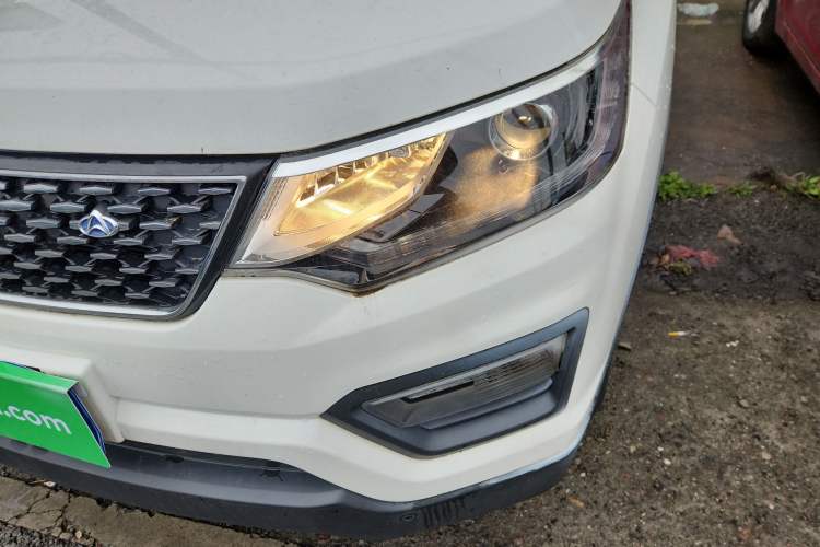 Used Oshan CX70 2017 Facelifted CX70T 1.5T Manual High-Performance Edition
