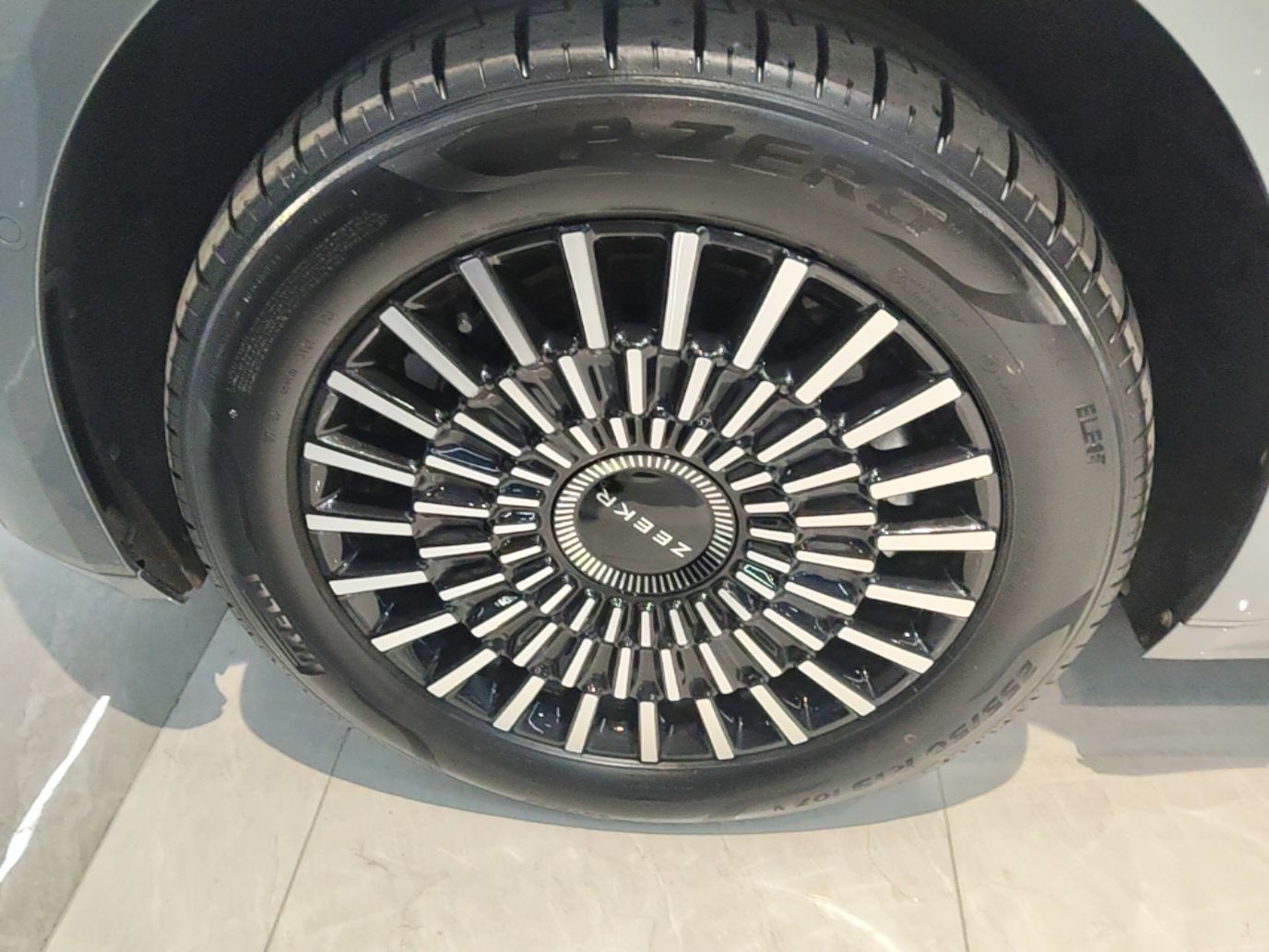 Zeekr 009 2024 Six-Seat Executive Version 4WD 108 kWh — снимка 10