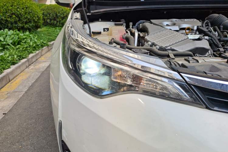 Used Toyota Levin 2017 Revised 185T CVT Elite Edition China V Standard Right Front Headlight