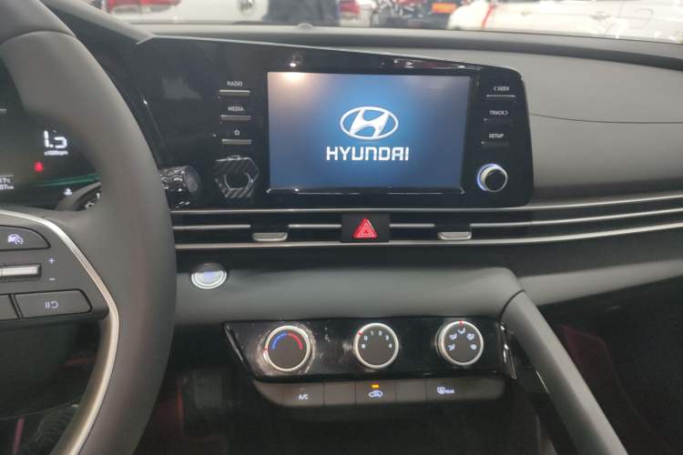 Used Hyundai Elantra 2023 1.5L CVT GLX Elite Edition Audio And AC Panel