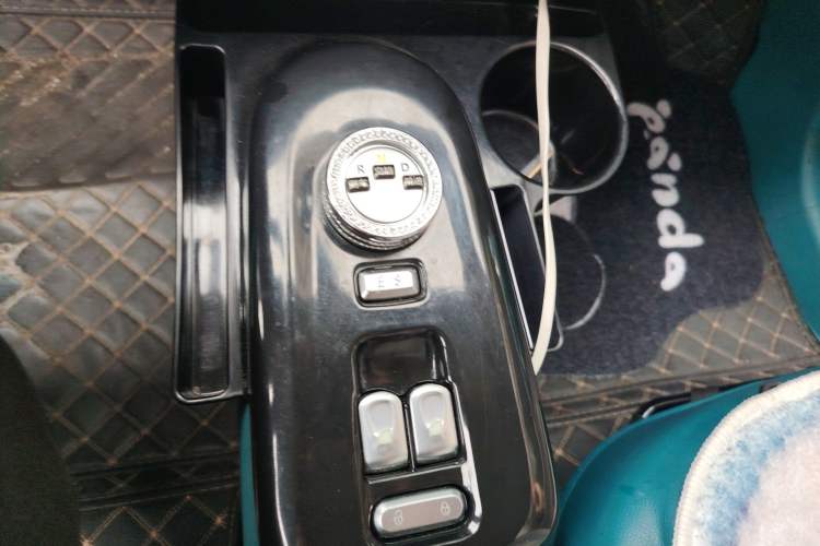 Used CHANGAN NEVO Lumin 2022 210km Sweet Edition Gear Lever