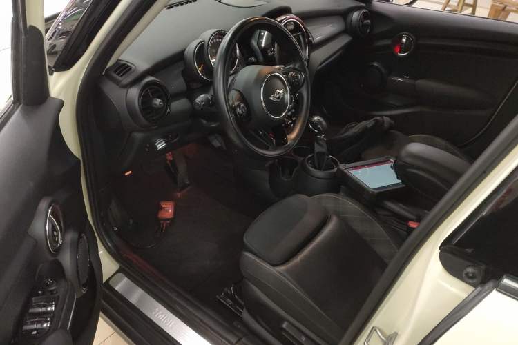 Used MINI MINI 2016 1.5T COOPER Five-Door Edition